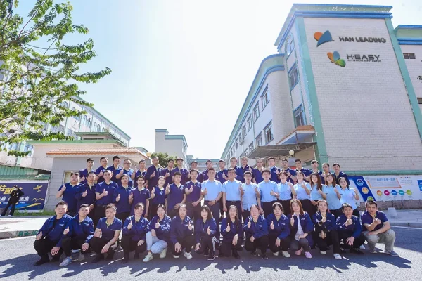 Equipo del fabricante de impresoras textiles digitales en la planta de fábrica
