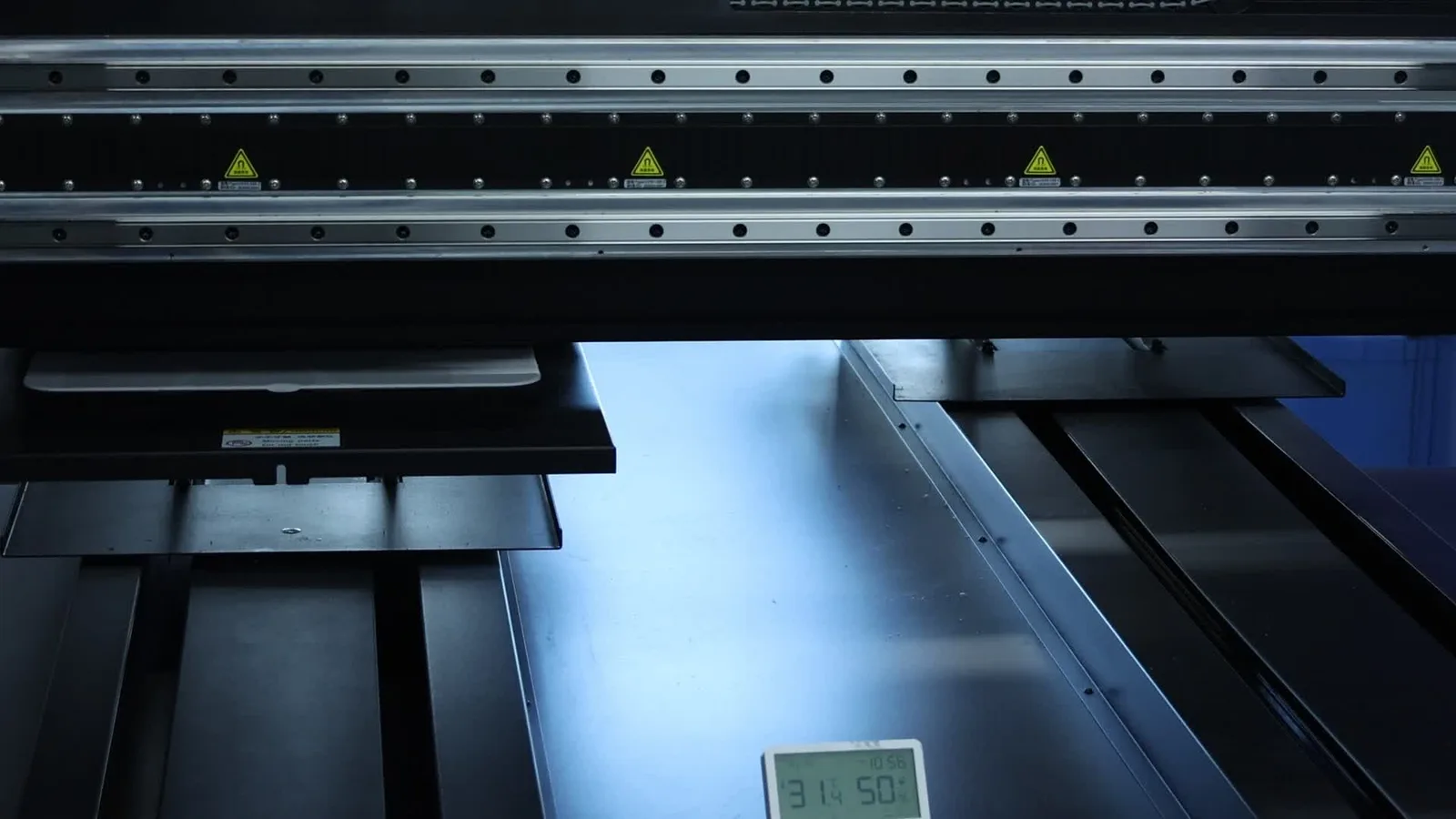 Cotton platen positioned for automatic in-line pre-treatment